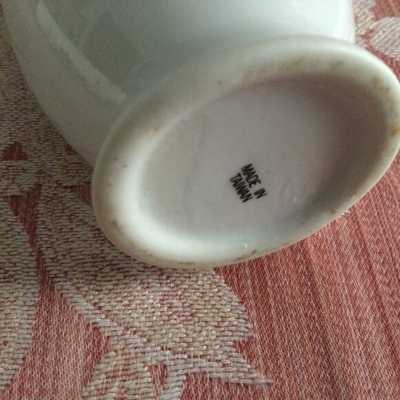 Beautiful porcelain vase floral 8" made in Taiwan - Picture 7 of 7